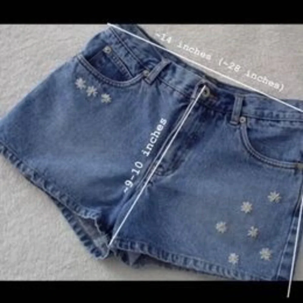 Daisy Embroiled Denim Shorts